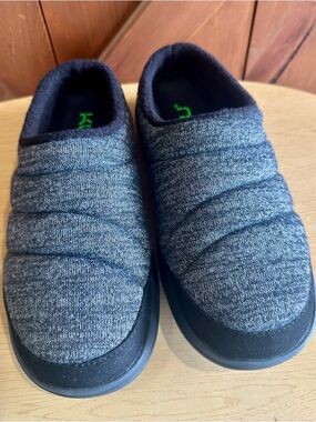 KURU Women's Gray Slip-On Quilted Slippers